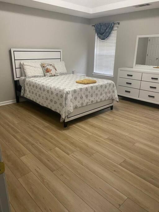 Castle Comfort Ellenwood Luaran gambar